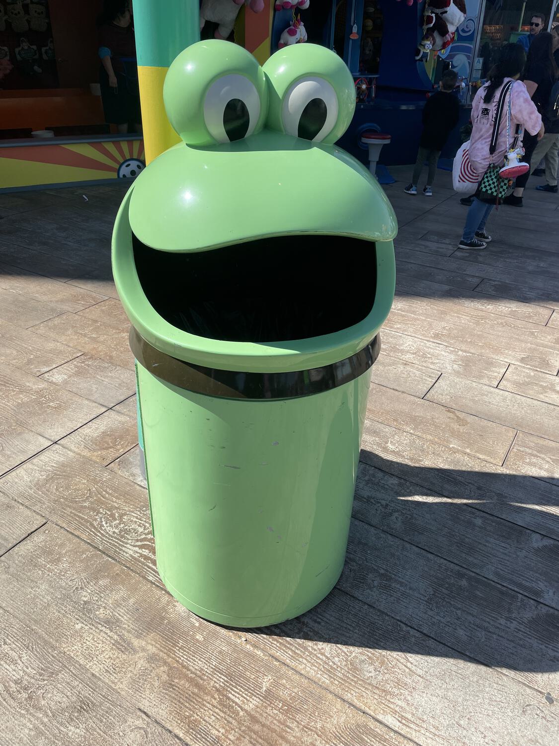 A trash can molded to look like a frog